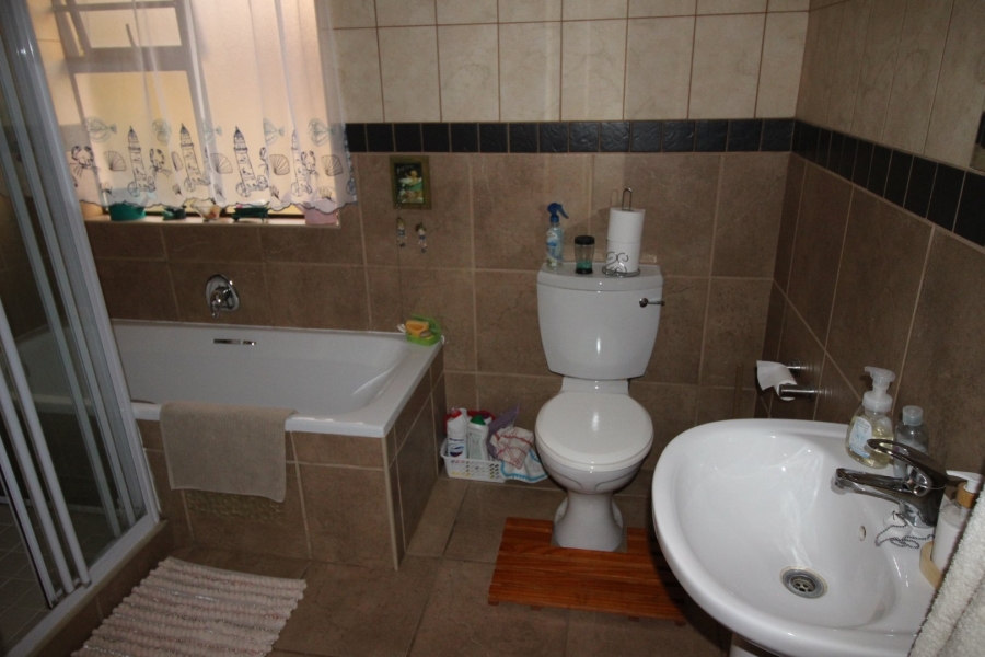 3 Bedroom Property for Sale in Langenhovenpark Free State